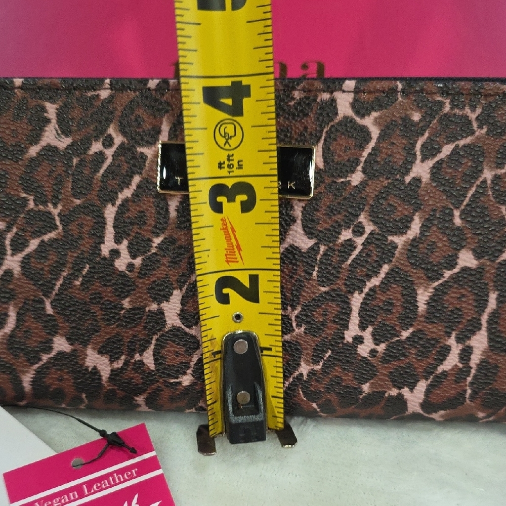 🐆 Trina Turk Leopard Print Wallet 🐆 - Picture 4 of 8